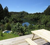 Okere Falls House | Stunning & Private Barefoot Lodge, Lake Rotoehu