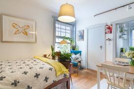 Kings Cross Apartment | Beautiful Lush and Green Oasis - Studio Apartment
