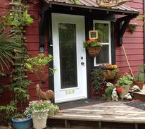 Salt Spring Island House | Magnolia Petal a Exotic Garden Suite