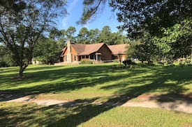 Loris Cabin | Beachwoods Villa Rose Room