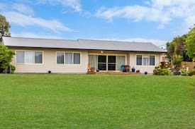 Allestree House | Graceland - Direct Beach Access with Boat parking