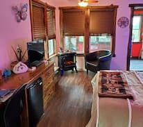 Dawson House | Corner Suite at Liberty Hill HideAway