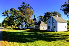 East Jordan House | Guesthouse cottage at Ironton Shore Farms