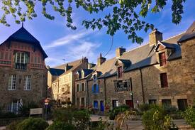 Lehon House | Quai du Val - A Peaceful, Riverside Holiday Home.