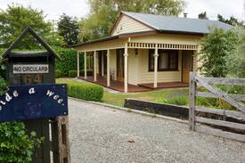 Waikouaiti Cabin | Bide-a-wee (stay a while) cottage