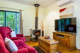 Mowbullan Cabin | Whitewood Cottage-Local Village on Bunya Mountains