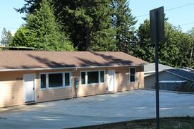 Coos Bay Apartment | Ladybug Retreat - close to downtown Coos Bay