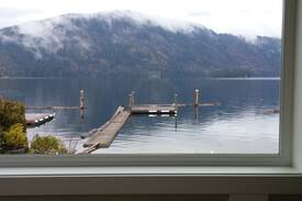 Honeymoon Bay House | The Lake House in Honeymoon Bay