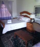 Zeerust House | Sha Henne's Guest House, Zeerust