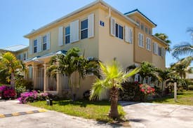 Grace Bay House | 306, Palmyra Townhomes, Gracebay.