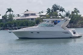 Sailboat Bend Boat Rental | Enjoy staying on beautiful air conditioned yacht.