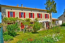Lamotte-du-Rhone Villa | Old Provencal Farmhouse 18 pers