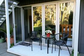 Okiwi Bay Bed & Breakfast | Okiwi Bay Retreat - a place to relax.