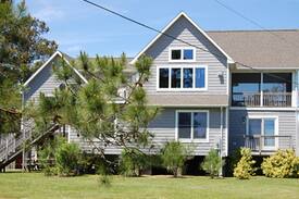 Deep Hole House | Scooby Dunes-Steps Away from Oyster Bay Water View