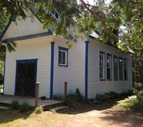 Menonaqua Beach Cabin | Rustic Schoolhouse on Lake: HarborSprings/Petoskey