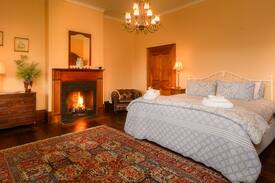 Hollow Tree Bed & Breakfast | Heritage king room Rathmore House, Hollow Tree