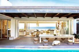 Shelley Point Villa | the beach house britannia bay luxury on the beach