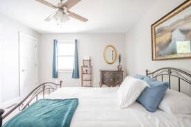 Williamstown House | St. James Place near Ark! (2 bd)