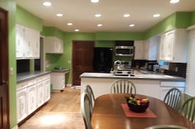 Vancouver House | Large Home, Large Group to 12 + people