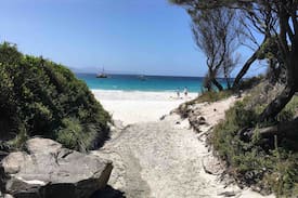 Bicheno House | Backhouse Bicheno, centre of town, 400m to beach