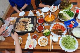 Suwon Apartment | 고기식탁의 존재감! 나만의 아지트! 아늑한 자취방 느낌으로 친구들과 함께 즐겁게 놀아봐용