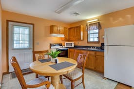 Chincoteague Cabin | Steve's Cottage 2 sleeps 4 in 2 bedrooms with a pool!