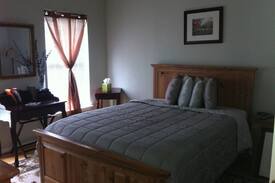 Rose Hill Bed & Breakfast | Private room in Kingstowne