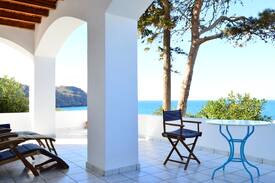 Sfinari Villa | Villa Kamáres - seaview villa close to the beach