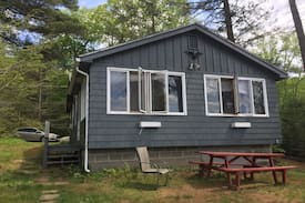 Fiskdale Cabin | Charming Lakefront Cottage on Big Alum Lake