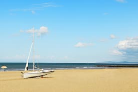 Rhos on Sea Cabin | Swyn-Y-Mor Cottage on Rhos Promenade Beach