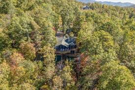 Bryson City Cabin | Majestic View Lodge