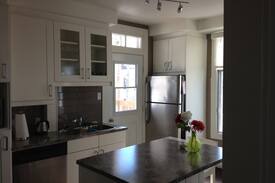 Pointe Claire Apartment | Pointe-Claire Getaway B