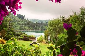Te Mahia House | Point of View