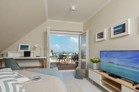 Balatonalmadi Villa | Villa Aura - A Balaton house with style