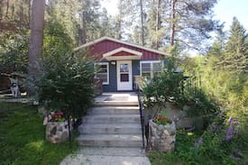 Rapid City Cabin | Hideaway on Bridge Lane