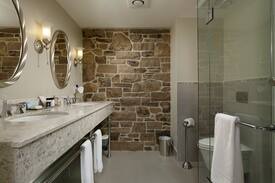 Ancaster Hotel | The Barracks Inn, Stone Manson's Suite
