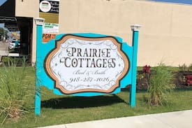 Pawhuska Hotel | Prairie Cottage King Suite 1/2 block from PW Merc
