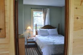 Brackley Beach Cabin | York Bay Place-#11 Lupin, Bay view cottage