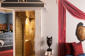 Los Alamos Bed & Breakfast | Roman Suite at the Victorian Mansion Bed and Breakfast