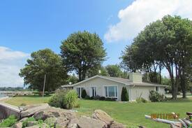 Lighthouse Cove Cabin | Four seasons cottage in lighthouse Cove