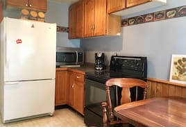 Goderich House | Cory's Cozy Cottage - Goderich