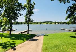Kingsland House | 5 bedroom 5 Bath Green Harbor Villa is located on Lake LBJ. Sleeps 10
