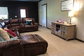 Dundee House | Old Alpine Valley Inn w/Queen Bed in Amish Country