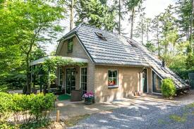 Lunteren House | Wellness bungalow met sauna, jacuzzi en houtkachel