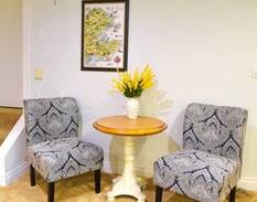 Kodiak Bed & Breakfast | Cozy Corner Room - Cranky Crow Bed and Breakfast