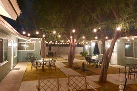 Encanto Cabin | Cottage Oasis in the City, Fully renovated 2018