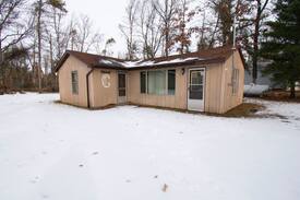 Harrison Cabin | Rustic 2 bed 1 bath Cabin in Leota MI