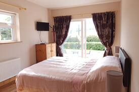 Clonakilty House | Lochalla Clonakilty. Beautiful, warm private room