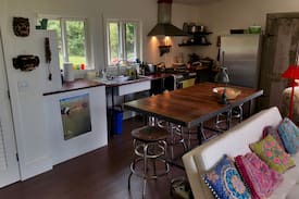 Heath Cabin | Serene Artist's Cottage with Mountain Views