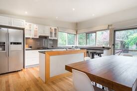 Tootgarook House | Toot beach retreat. Walk to beach, wifi, pets.